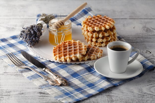 Desayuno con obleas vienesas