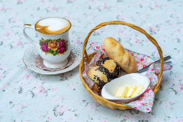 Desayuno pan y café estilo vintage