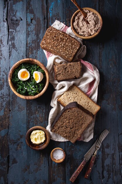 Desayuno con pan de centeno.