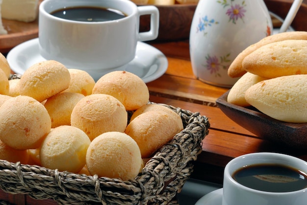 Desayuno con pan de queso