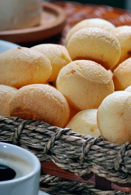 Desayuno con pan de queso