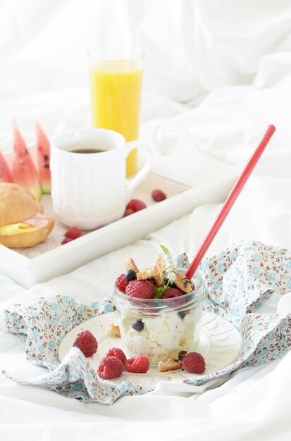 Desayuno romántico en la cama