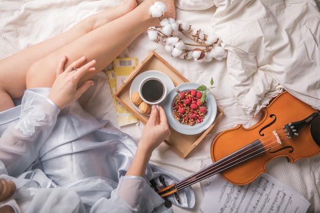 Desayuno romántico en la cama