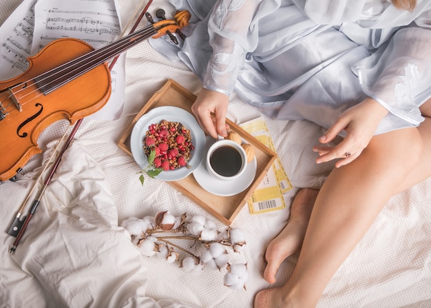 Desayuno romántico en la cama