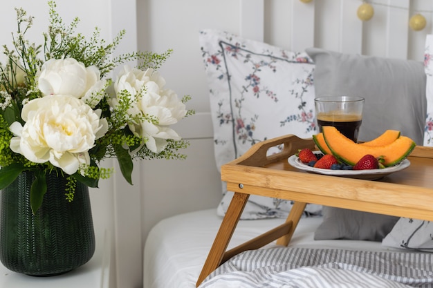 Desayuno romántico en la cama