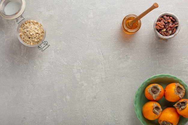 Desayuno saludable avena y frutas