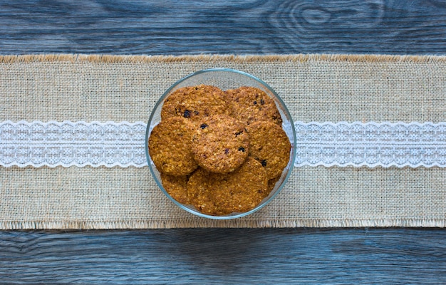 Desayuno saludable con galletas de cereales.