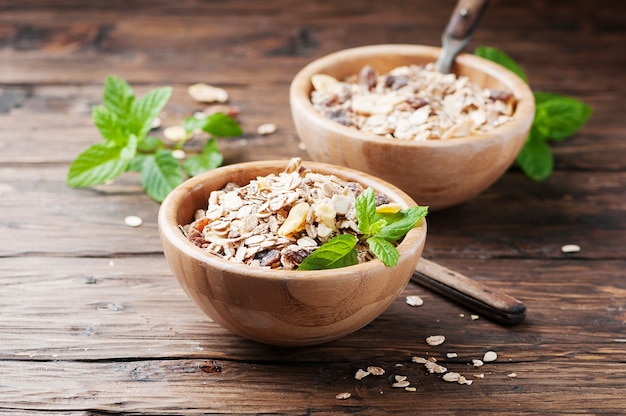 Desayuno saludable con granola casera