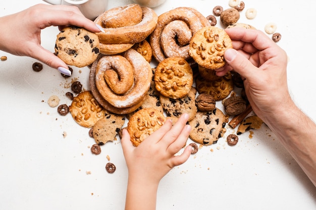 Desayuno saludable con productos de pastelería