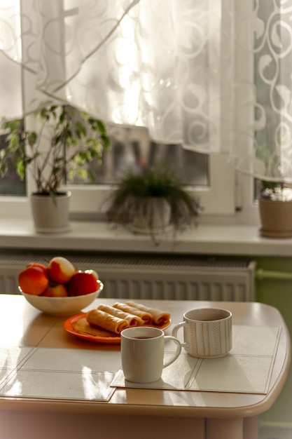 Foto desayuno con té y panqueques desayuno sabroso