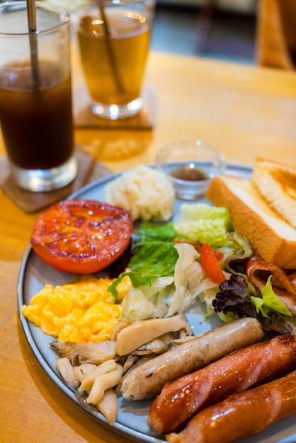 Foto desayuno todo el día en la cafetería