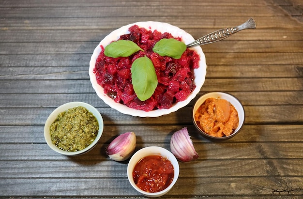 Desayuno vinagreta y pesto verde