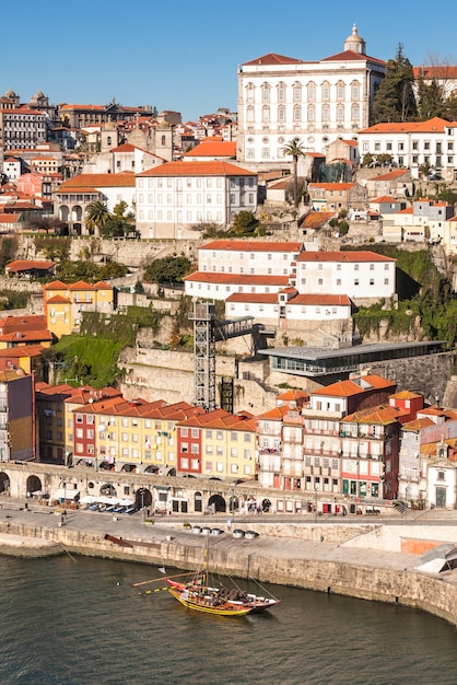 Descripción general del casco antiguo de Oporto Portugal