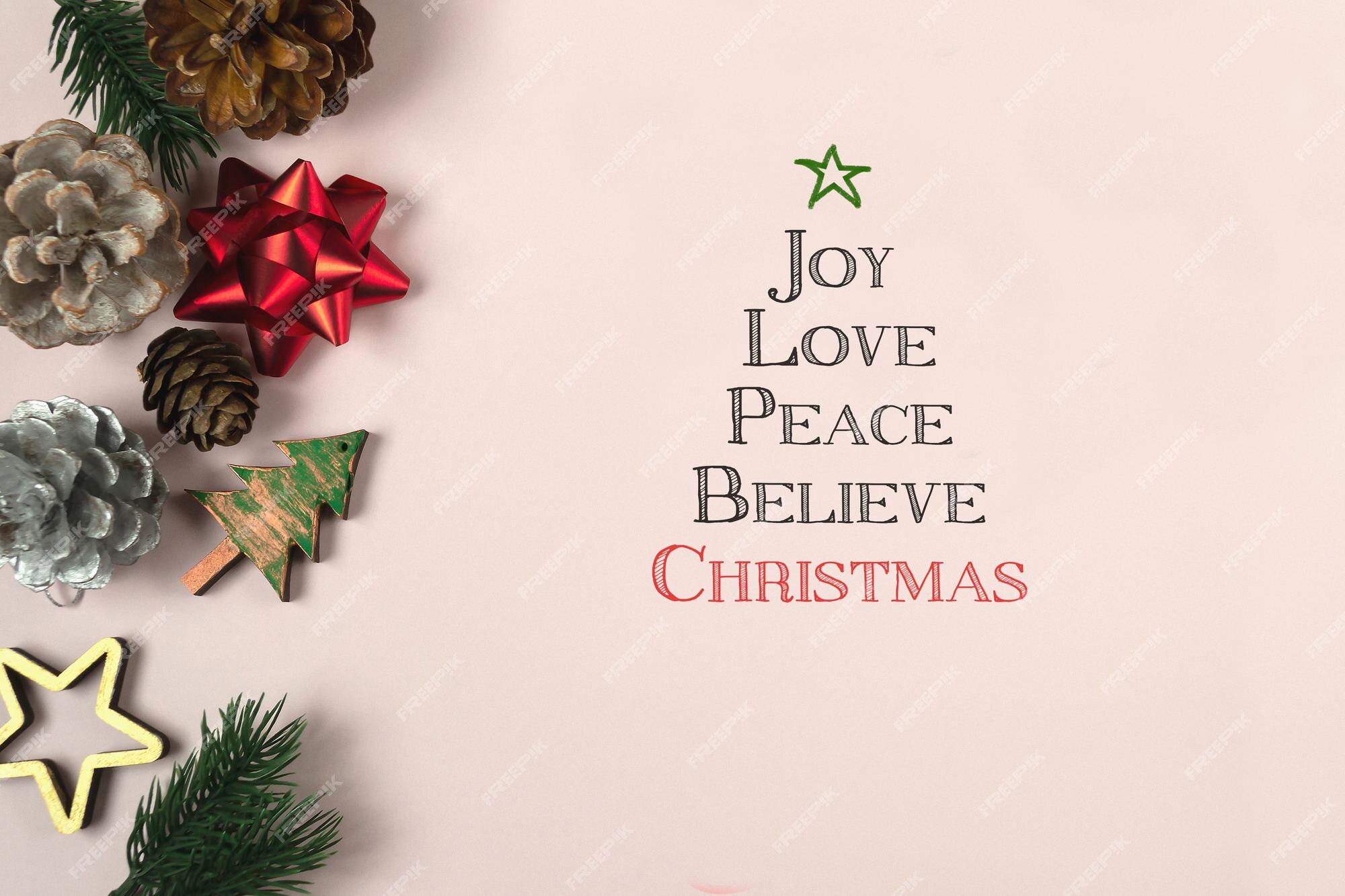 Desejos de natal na forma de uma árvore de fundo  joylovepeacebelievechristmas com te ... | Foto Premium