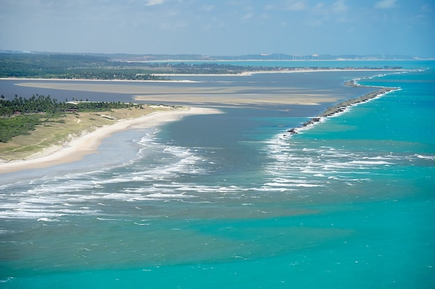 Desembocadura del río mamanguape rio tinto paraiba brasil el 15 de noviembre de 2012 vista aérea