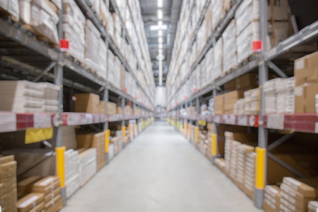 Desenfoque de fondo de estantes con cajas de mercancías en la tienda de almacén de la industria moderna