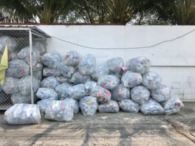 Foto desenfoque de imagen de bolsa de botella de reciclaje