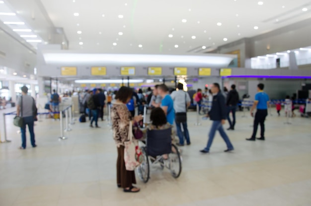 Desenfoque de personas en el aeropuerto