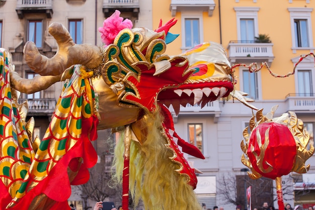 Desfile do ano novo chinês em milão