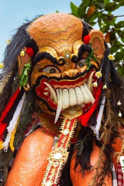 Foto desfile de ngrupuk de las estatuas de ogoh bali