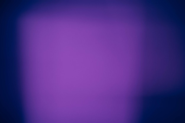 Desfocar luz de nevoeiro de fundo azul marinho de brilho violeta