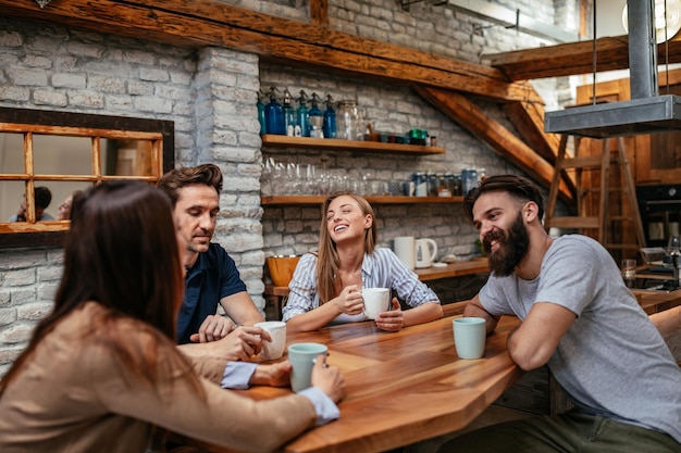 Desfrutando de uma xícara de café juntos