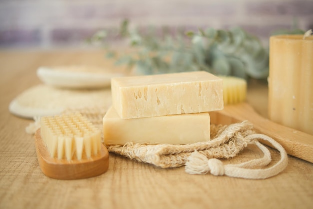 Desfrute do luxo do sabão natural feito à mão com escovas e acessórios