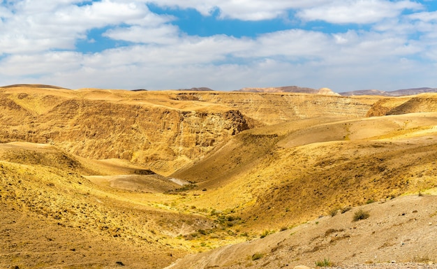 Foto el desierto de judea cerca del mar muerto - israel