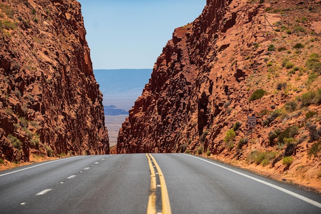 Desierto de Mohave por la Ruta 66 en California Yucca Valley USA.