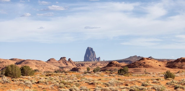 Desierto montaña rocosa paisaje americano día soleado cielo azul