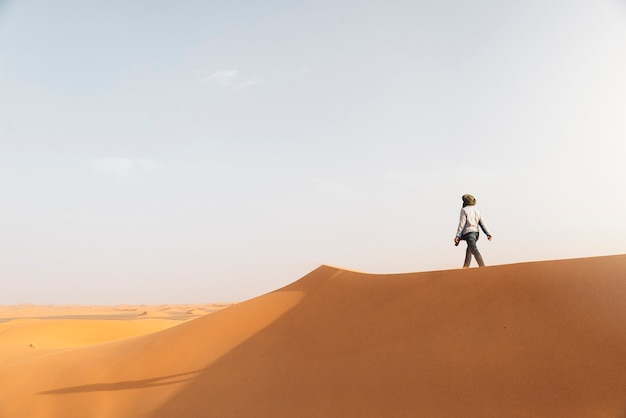 Desierto de oro al atardecer. Marruecos.