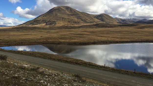 Foto desierto seco árido como terreno alpino del distrito de ashburton lakes