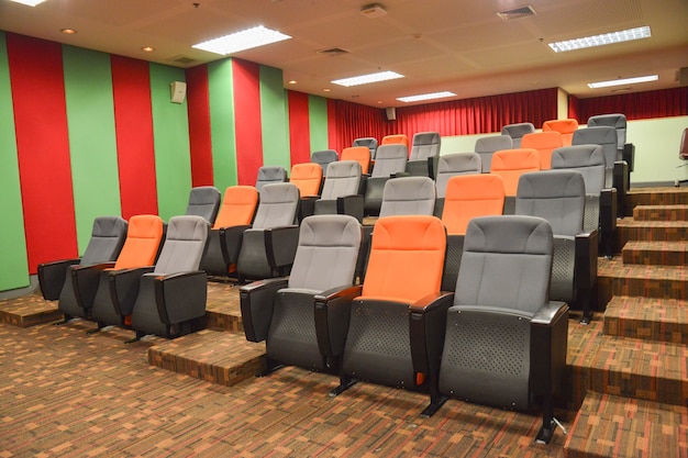 Design de interiores de sala de reunião de cinema