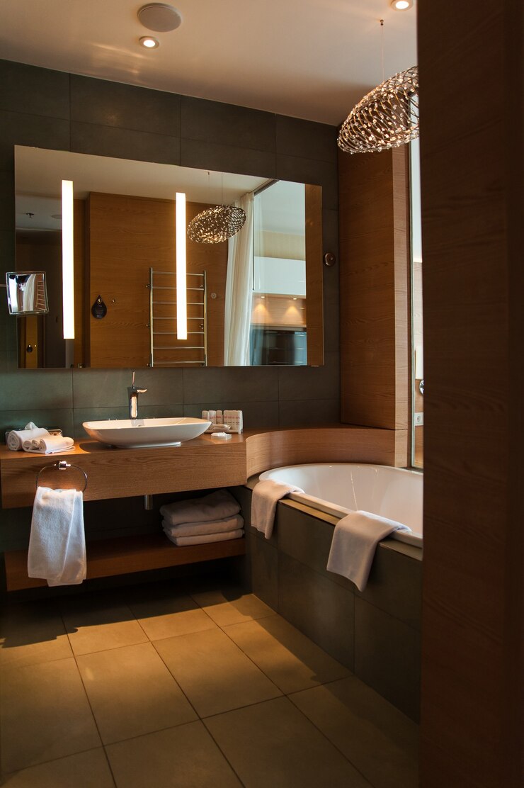 Foto design interior de banheiro luxuoso para estilo de vida moderno com janela para o quarto