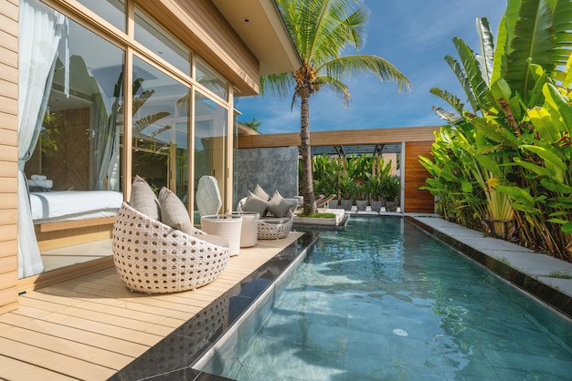 Foto design interior e exterior da luxuosa villa com piscina, casa, casa com piscina e quarto