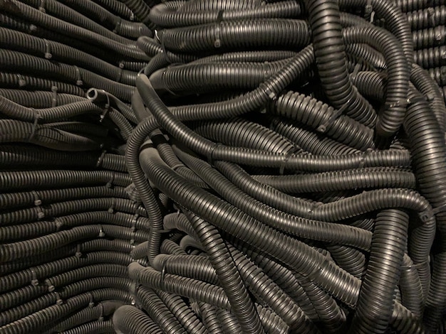 Design moderno abstrato, tubos pretos desenhados à mão, mangueiras de fundo, fios pretos de plástico
