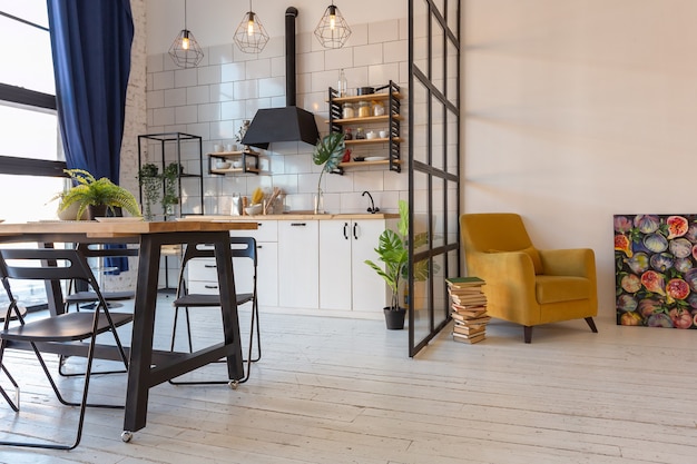 Design moderno e luxuoso de um pequeno apartamento aconchegante em estilo escandinavo