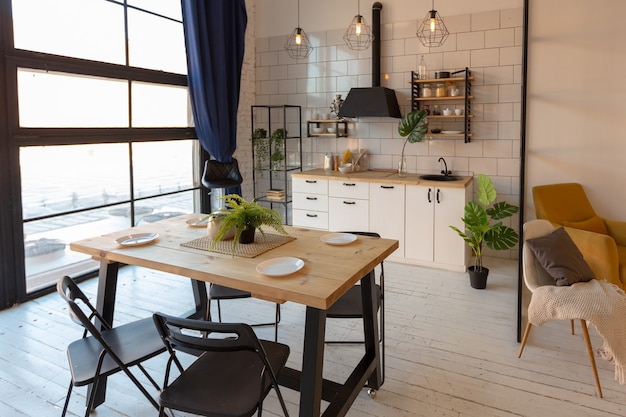 Design moderno e luxuoso de um pequeno apartamento aconchegante em estilo escandinavo