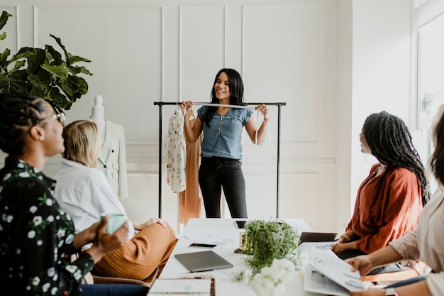 Designers de moda em reunião