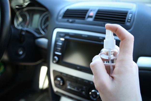 Desinfecção do interior do carro contra bactérias e várias pragas.