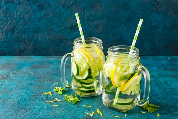 Desintoxicar agua con pepino