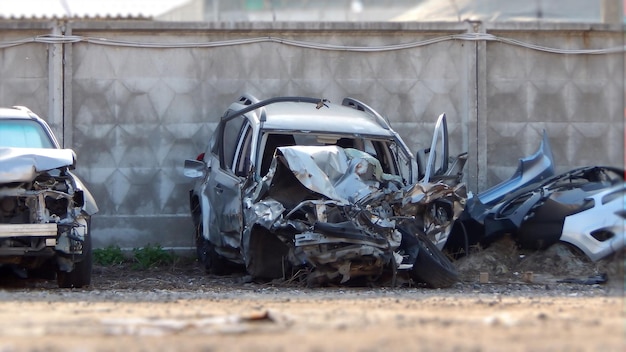 Despejo de carros destruídos Banco de Imagem Grátis