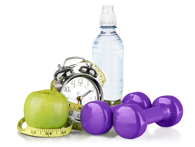 Despertador verde, manzana, botella de agua,