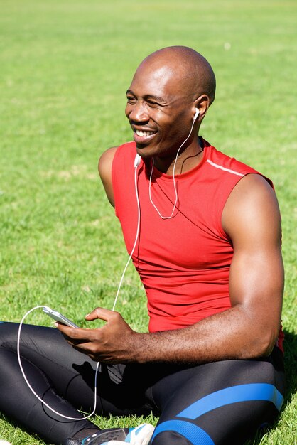 Desportista africana, ouvindo música