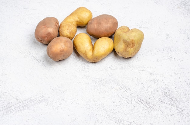 Desprezíveis batatas de formas diferentes, copie o espaço.
