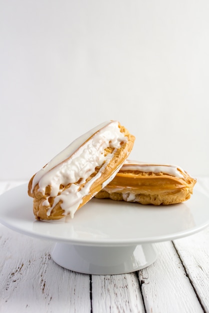 Dessert Eclair mit Schlagsahne