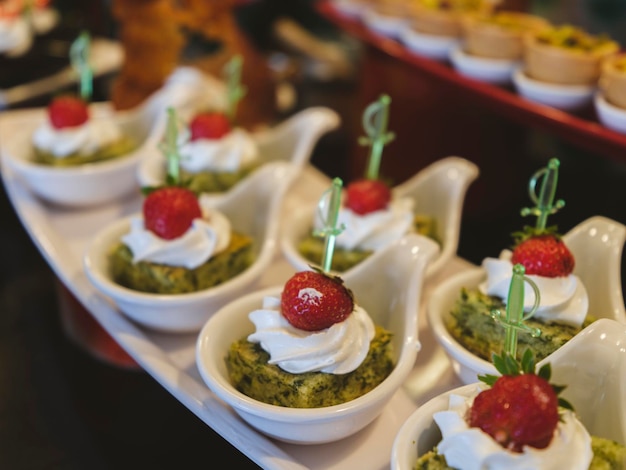 Desserts an einem Hotelbuffet