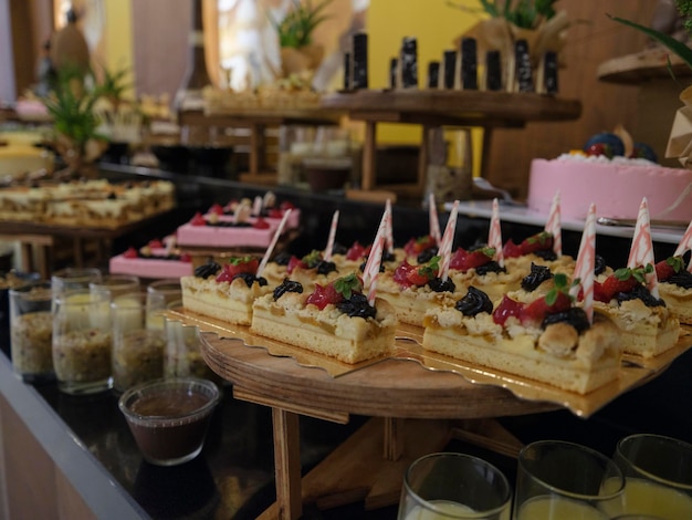 Desserts an einem Hotelbuffet