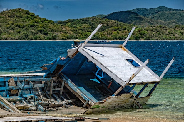 Destruição do navio na praia