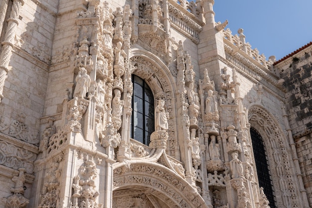 Detail der prächtigen Schnitzereien auf dem Hieronymus-Kloster in Belem